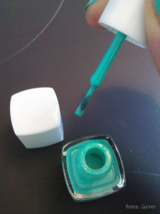 Vernis Kure Bazaar Caicos pinceau