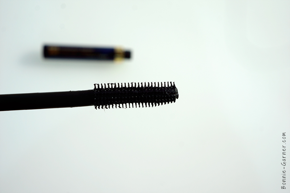 Mascara Sumptuous Infinite d’Estée Lauder, mon avis zoom brosse picots