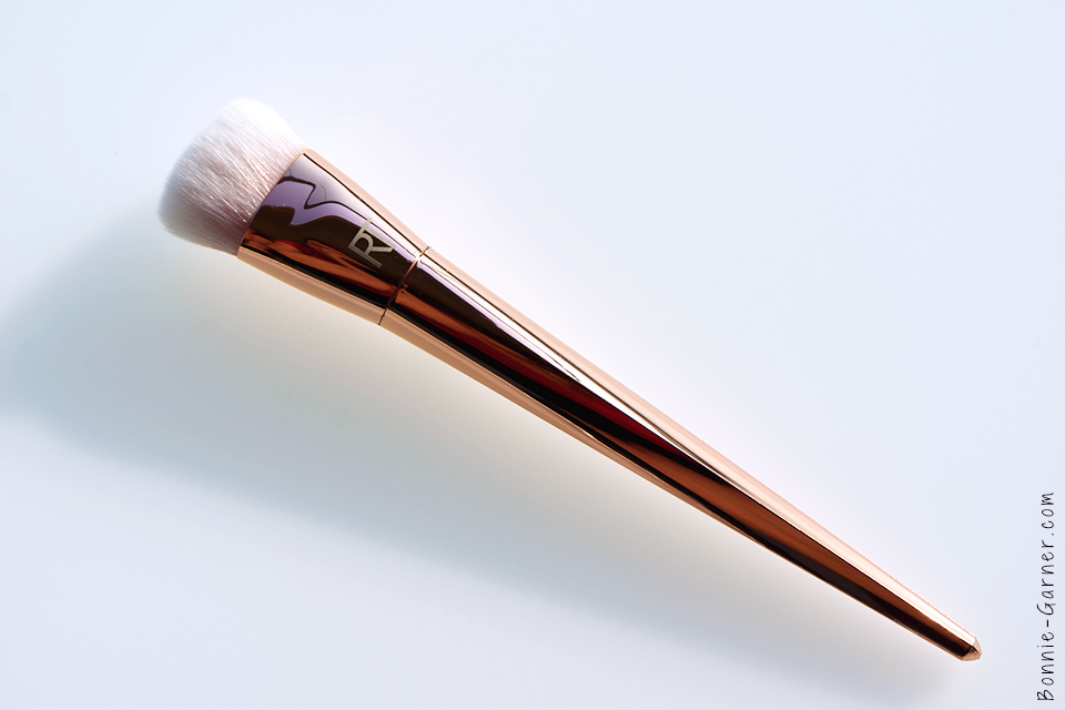 Real Techniques Bold Metals 301 Flat Contour