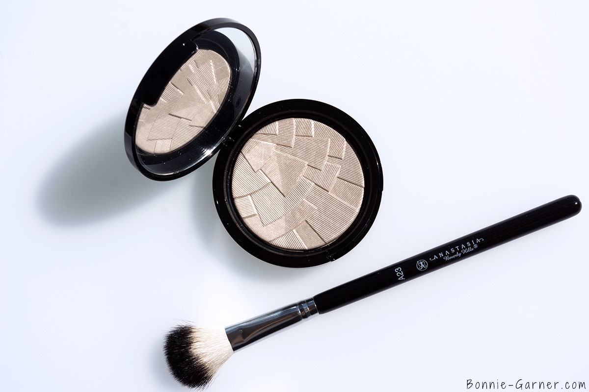 Anastasia Beverly Hills Illuminator Starlight, makeup brush A23