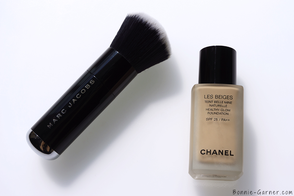 CHANEL Les Beiges Healthy Glow Foundation N°20 + Marc Jacobs foundation brush Face III