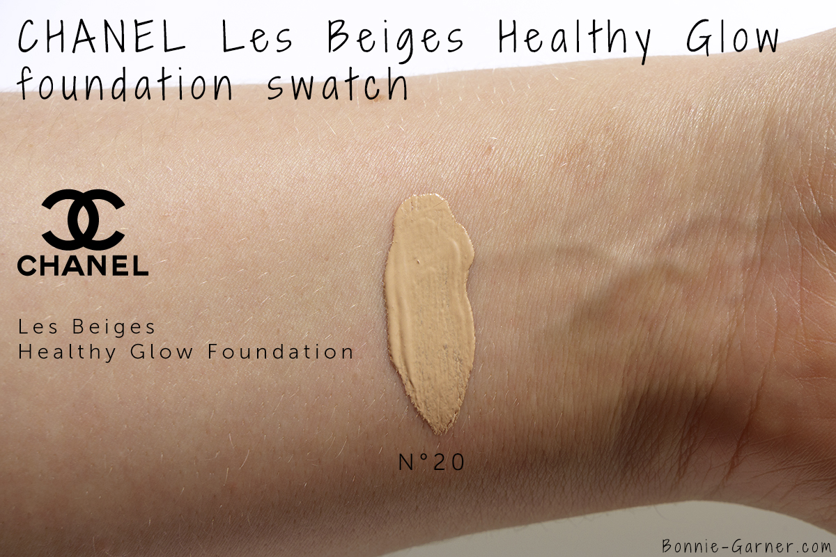 CHANEL Les Beiges Healthy Glow Foundation N°20 swatch
