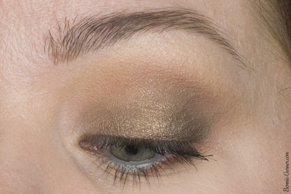 Makeup Geek eyeshadows satin finish look zoom